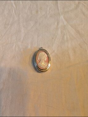 2/30$ Vintage Pink and White Cameo Pendant in gold